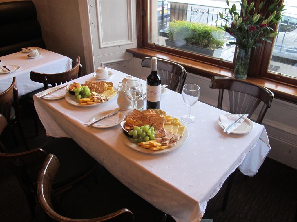 The Spinnaker Hotel ゴウロック エクステリア 写真